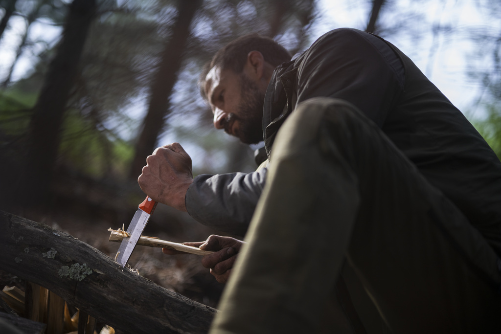 PIONEER-ORANGE-SURVIVALIST-13