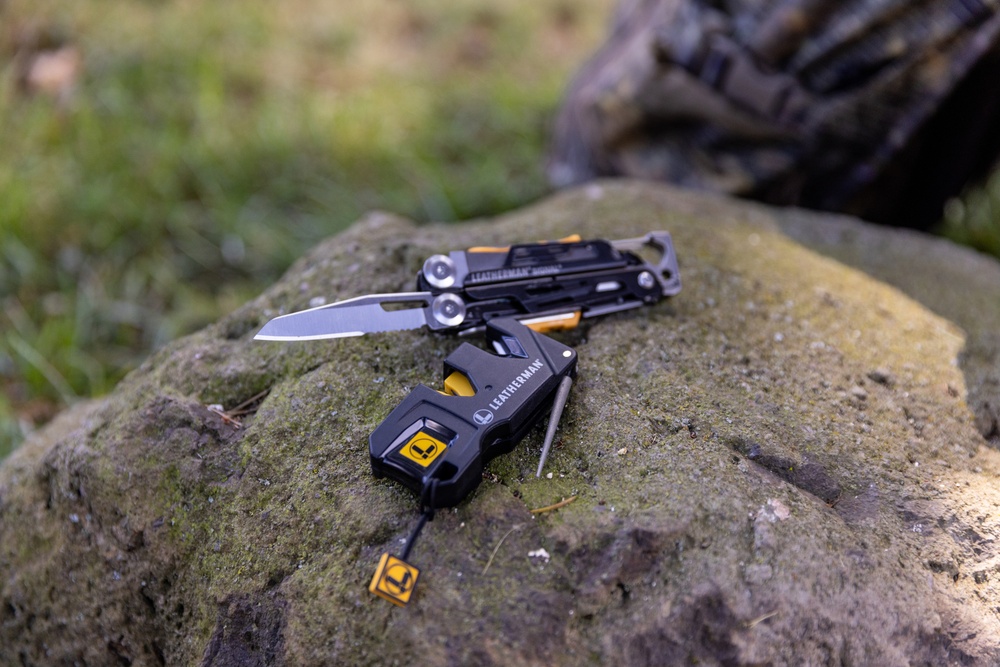 Blade_Sharpener_Inuse_8
